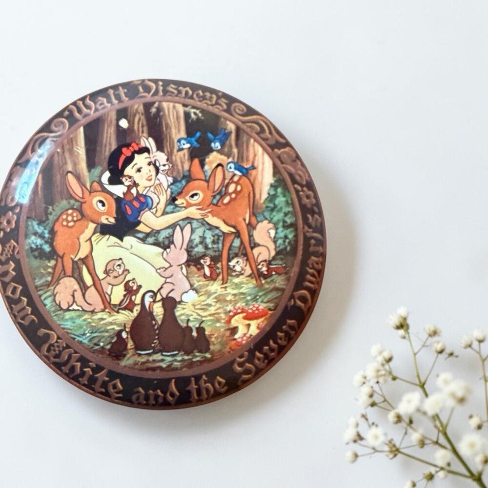 Vintage Snow White & The Seven Dwarfs Candy Tin Box ENGLAND 5” Disney 3604-31